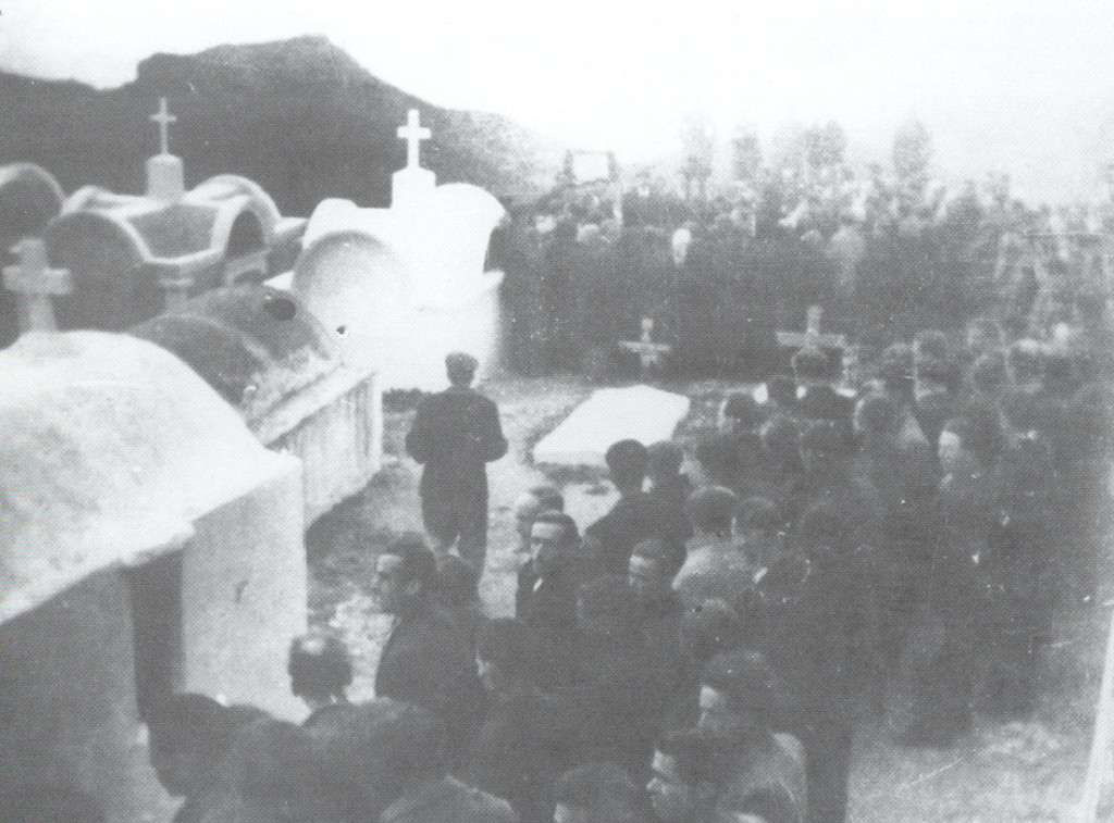 Άποψη του νεκροταφείου κατά την κηδεία του Μανώλη Περλορέντζου