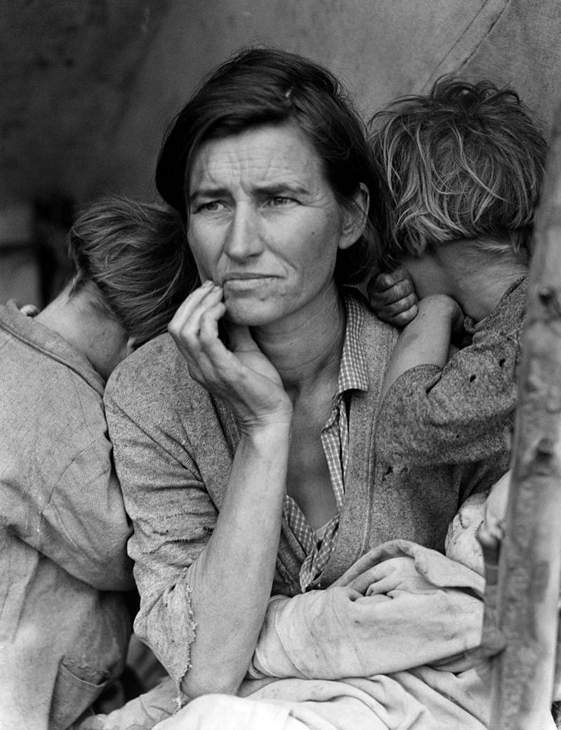 Η Florence Owens Thompson χήρα με εφτά παιδιά, στην Αμερική της οικονομικής κρίσης (1936). Φωτογραφία της Dorothea Lange