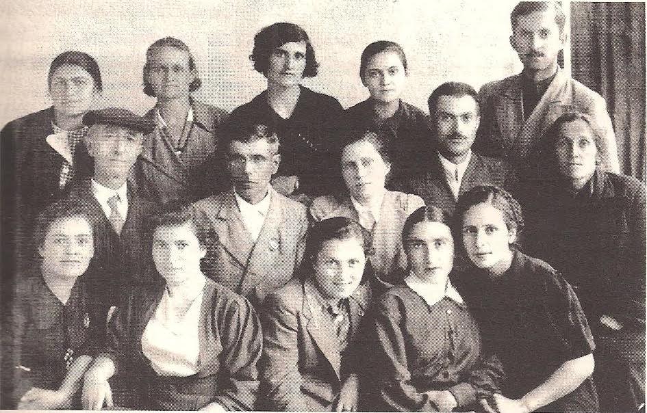 Οι πρώτοι δάσκαλοι του ελληνικού σχολείου της Τσάλκας. 1936. (Αρχείο Ελληνισμού Μαύρης Θάλασσας)