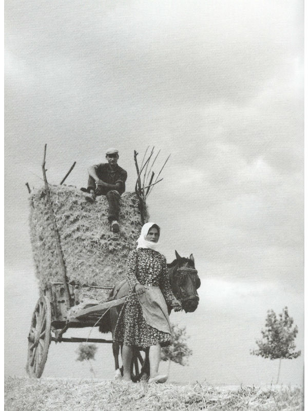 Στο φορτωμένο κάρο με τη γυναίκα μπροστά, Παλιομονάστηρο Τρικάλων, 1965