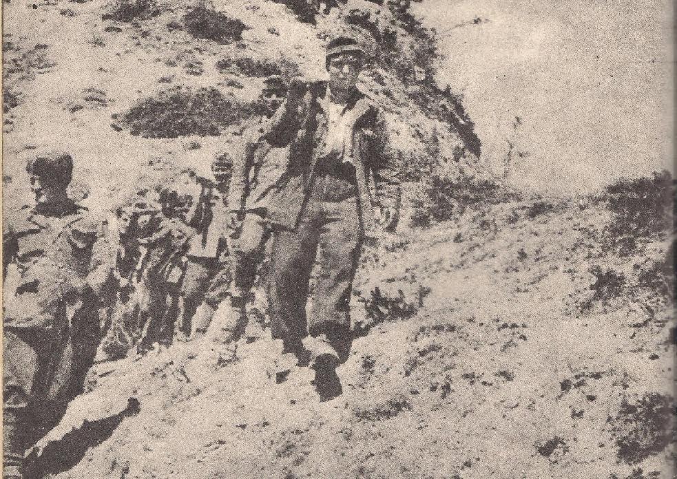 Φωτογραφία από την ανατύπωση του λευκώματος “Στα τρίχρονα του Δημοκρατικού Στρατού Ελλάδας 28/10 1946 - 28/10/1948”