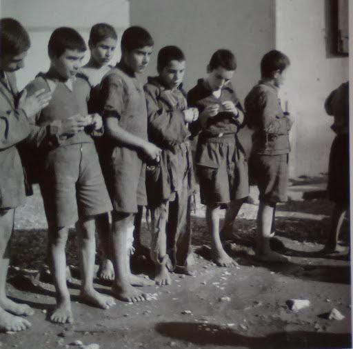 Αναμονή παιδιών για εξέταση φυματίωσης στο Σικιαρίδειο νοσοκομείο, Αθήνα, 1945 -46