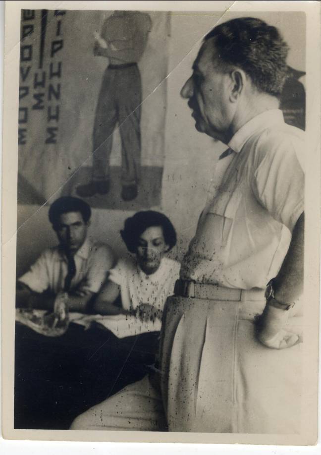 31 Αυγούστου 1952. Ο Στέφανος Σαράφης ομιλητής στην πρώτη Συνδιάσκεψη της ΕΔΝΕ στα γραφεία της ΕΔΑ Πηγή: ΑΣΚΙ (Αρχεία Σύγχρονης Κοινωνικής Ιστορίας)