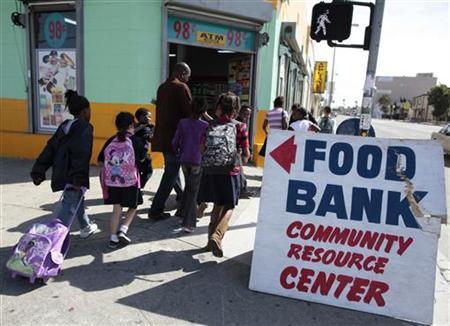 Τράπεζα τροφίμων για φτωχές οικογένειες στο Λος Άντζελες.