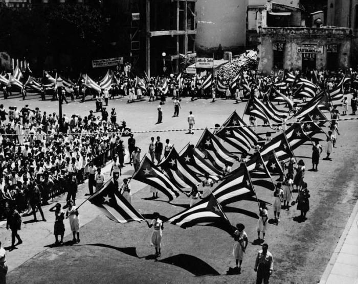 Primero de Mayo Patria o Muerte en el año 1960 La bandera cubana