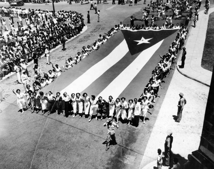 Primero de Mayo Patria o Muerte en el año 1960 Las mujeres siempre presentes La bandera cubana la más bella que existe