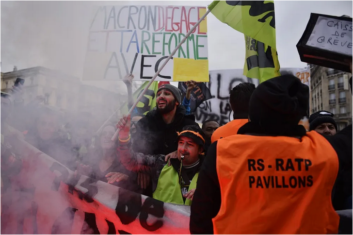 Ένταση - δακρυγόνα συγκέντρωση συνταξιοδοτικού Παρίσι