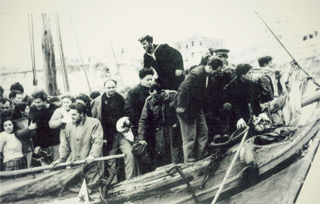 Χειμάρρα ψαροκάικα βάρκες περισυνέλεξαν δεκάδες ναυαγούς Ραφήνα