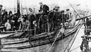 Χειμάρρα ψαροκάικα βάρκες περισυνέλεξαν δεκάδες ναυαγούς