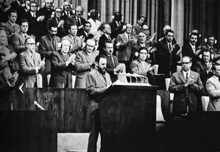 Fidel Castro en el 1er Congreso del Partido Diciembre 1975