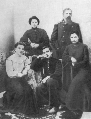 Mayakovsky Семья Маяковских Кутаиси 1905