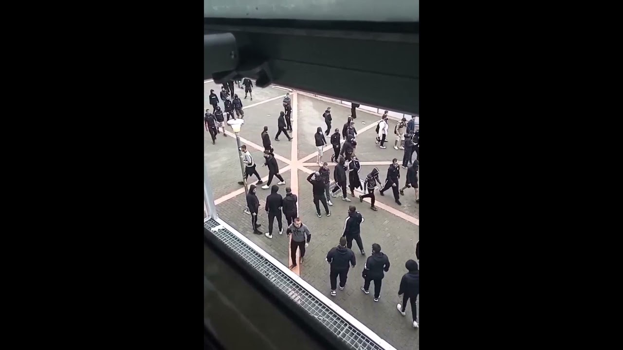 Σταυρούπολης Φασιστοειδή μπαινοβγαίνουν στο σχολείο υπό το βλέμμα της Αστυνομίας