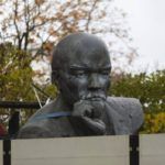 Φινλανδία: Αποκαθηλώθηκε το τελευταίο άγαλμα του Λένιν…