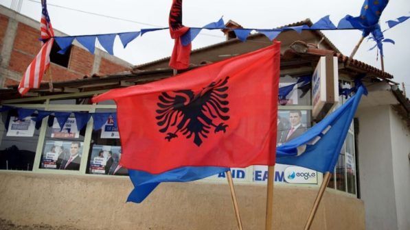 Αλβανία: Παραμένει προφυλακισμένος ο Μπελέρης, αποφυλακίζεται με όρους ο Κοκαβέσης