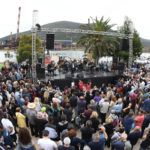 Λάρυμνα: Μεγάλη συναυλία με τους Γ. Νταλάρα και Φ. Βελεσιώτου — «Μικρός λαός και πολεμά» (VIDEO — ΦΩΤΟ)