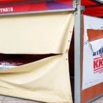 Θρασύδειλοι βανδάλισαν το περίπτερο του ΚΚΕ στο Σκοπευτήριο της Καισαριανής