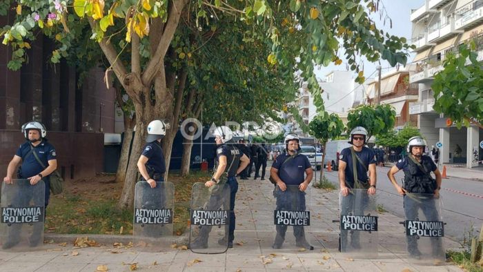 ΚΚΕ: Καταγγέλλει την απρόκλητη επίθεση των ΜΑΤ στη συγκέντρωση στα δικαστήρια Καλαμάτας για το ναυάγιο στην Πύλο