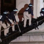 ΗΠΑ — Όργιο καταστολής: Εισέβαλε η αστυνομία στο Πανεπιστήμιο Κολούμπια (ΦΩΤΟ — ΒΙΝΤΕΟ)