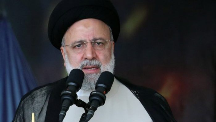 Σωστικά συνεργεία ανέσυραν το πτώμα του Ιρανού προέδρου Ραϊσί και 8 άλλων που επέβαιναν στο ελικόπτερο που συνετρίβη