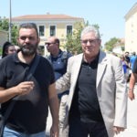 Ξεσηκωμός για να μην περάσουν οι απολύσεις: Ο Δ. Κουτσούμπας στο πλευρό των εργατών της ΛΑΡΚΟ στα δικαστήρια της Ευελπίδων 🎥ΦΩΤΟ