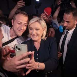 Ο γαλλικός ακροδεξιός συνασπισμός κέρδισε τον 1ο γύρο με 33% των ψήφων-3ος ο Μακρόν με 20%